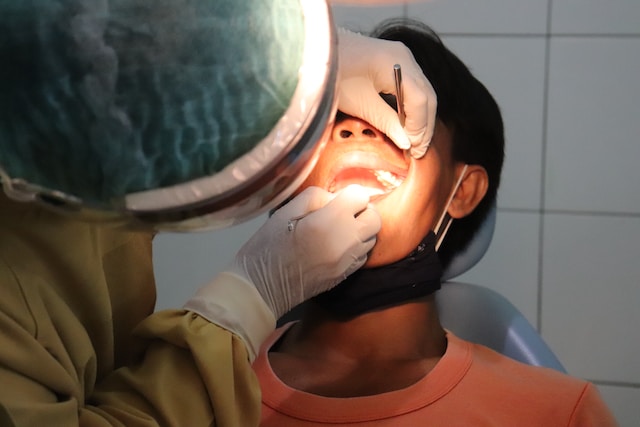 Ilustrasi dokter gigi terdekat